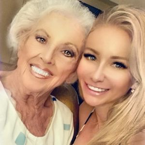 Meet your Posher, Carrie